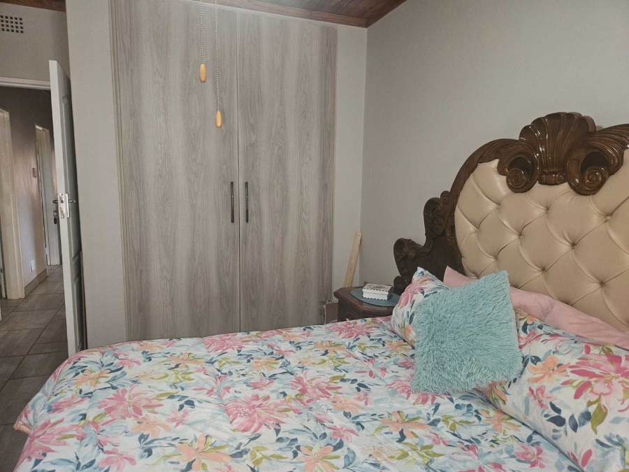 3 Bedroom Property for Sale in Rhodesdene Northern Cape